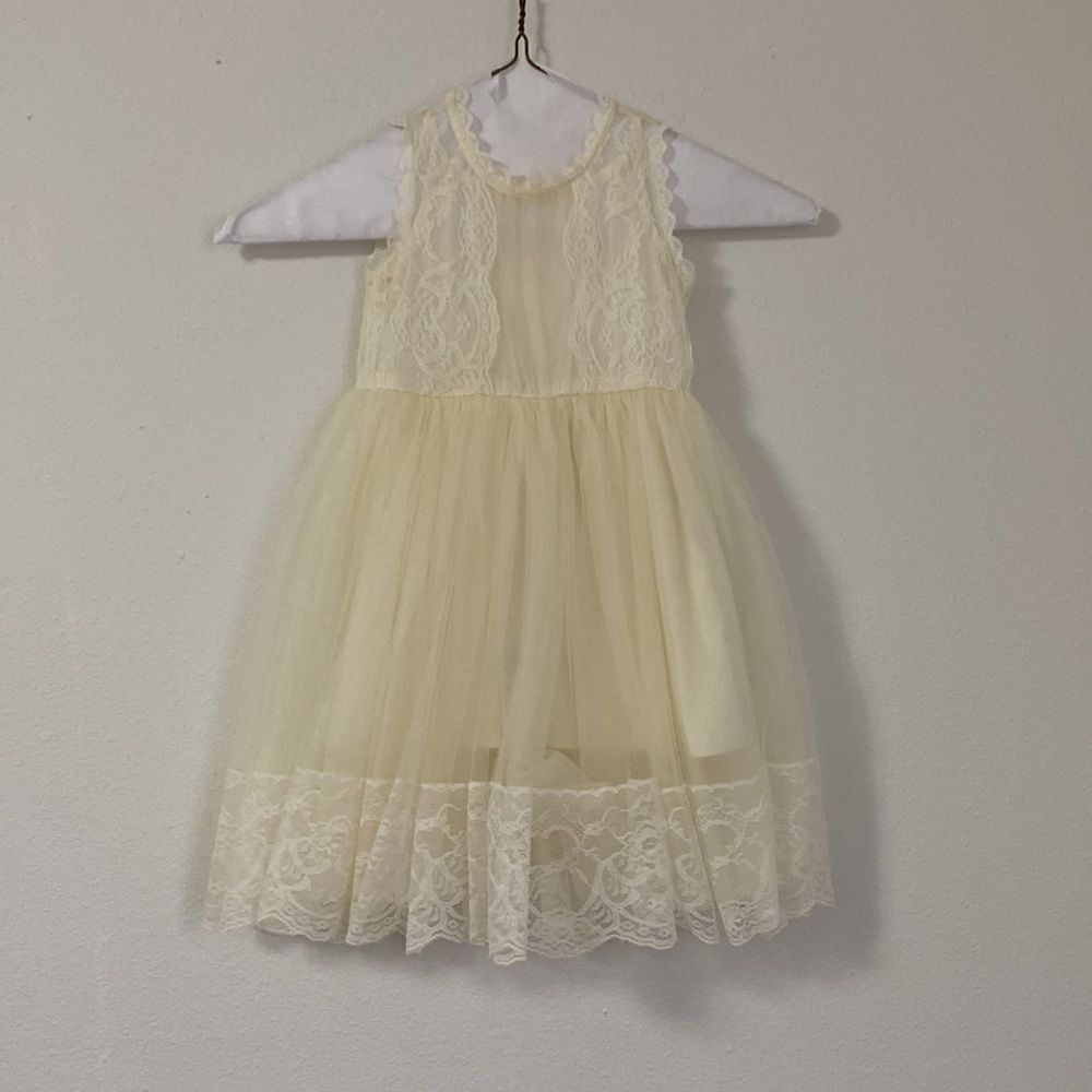 3T Ivory Lace Flower Girl Dress Sleeveless Midi Length Tulled